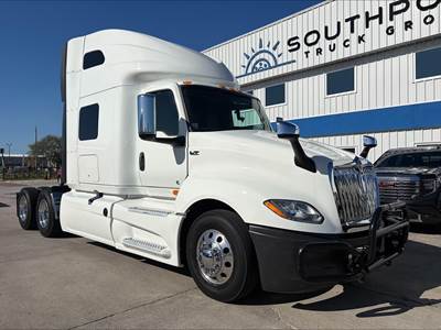 International LT Sleeper Semi Truck - Cummins 450HP