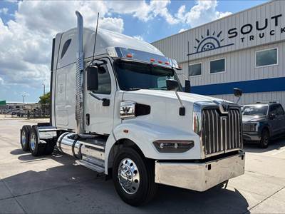 Western Star 49X Sleeper Semi Truck - Detroit 475HP