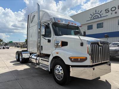 Western Star 49X Sleeper Semi Truck - Detroit