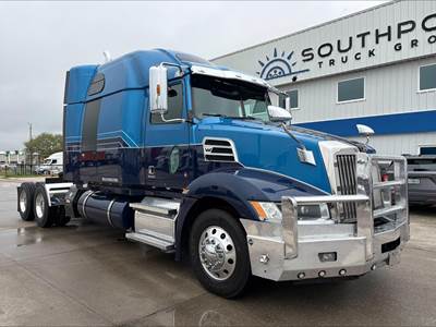 Western Star 5700XE Sleeper Semi Truck - Detroit