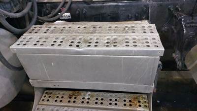 Freightliner Battery Box for a 2003 Freightliner COLUMBIA CL-120