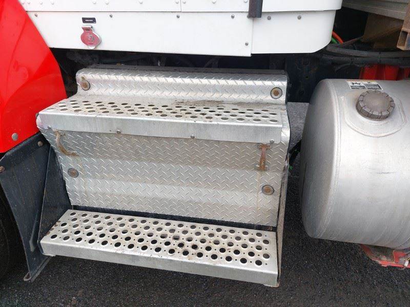 Kenworth Battery Box for a 2013 Kenworth T440 For Sale SteJulie, QC