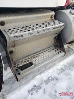 Kenworth Battery Box for a 2005 Kenworth T-800