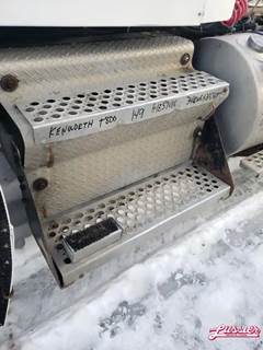 Kenworth T800 Battery Box for a 2005 Kenworth T-800