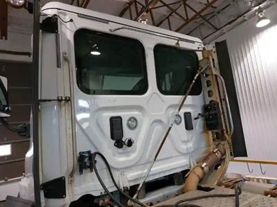 Freightliner Cascadia 125 Cab Assembly for a 2017 Freightliner CASCADIA PX125064S