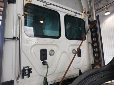 Freightliner Cascadia Cab Assembly for a 2011 Freightliner CASCADIA PX113042S T