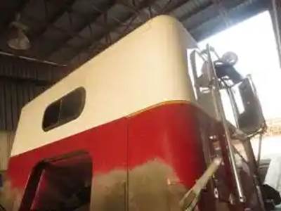 Freightliner Cab Assembly for a 1993 Freightliner C/O