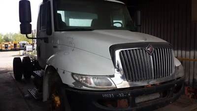 International DuraStar 4400 Cab Assembly for a 2009 International 4400 DURASTAR