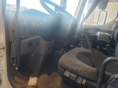 Kenworth Cab Assembly for a 2013 Kenworth K270/K370