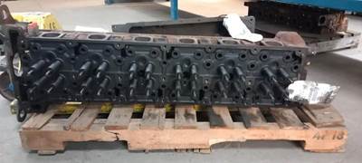 Detroit DD15 Cylinder Head for a 2011 Freightliner CASCADIA