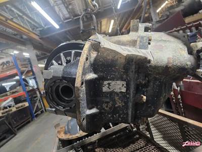 Eaton DD-404 Front Differential for a 2001 Peterbilt 330