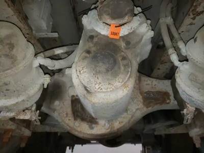 Meritor-Rockwell RD20-145 Front Differential for a 2002 Freightliner COLUMBIA
