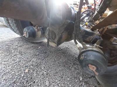 Meritor-Rockwell RP20-145 Front Differential for a 2000 Volvo VNL64T420