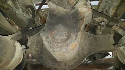 Rockwell RD20145 Front Differential for a 1999 Volvo VNL64T