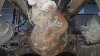 Spicer W460S Front Differential for a 1988 International F-2674