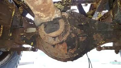 Eaton 19050s Rear Differential for a 1990 GMC 7000