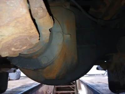 Eaton 19050s Rear Differential for a 2000 GMC T7500 C/O