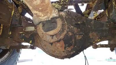 Eaton 19050s Rear Differential for a 1990 GMC 7000