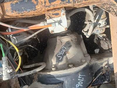 Eaton 23080D Rear Differential for a 1999 Kenworth T-300