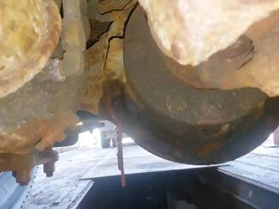 Eaton 23105 Rear Differential for a 2000 Freightliner FLD-120