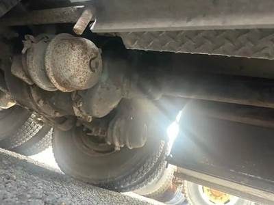 Eaton DS405P Rear Differential for a 2000 International 9200I