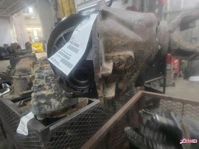 Eaton RD-404 Rear Differential for a 2001 Peterbilt 330