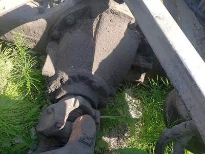 Eaton RS-404 Rear Differential for a 1998 Kenworth T-2000