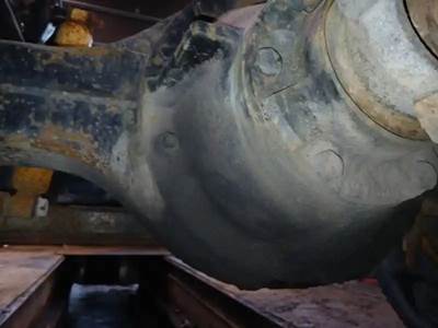 Eaton RS-404 Rear Differential for a 1999 Volvo VNL64T