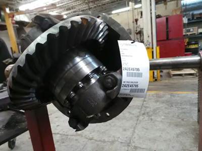 Eaton RS-405 Rear Differential for a 1994 Peterbilt 379