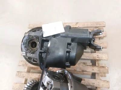 Eaton RS404 Rear Differential for a 1998 Freightliner FL-112