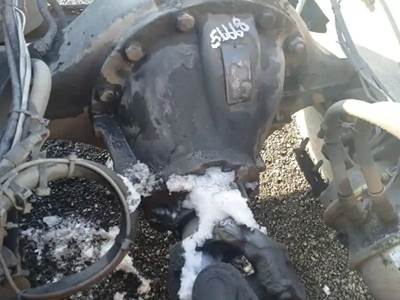 Eaton RS404 Rear Differential for a 2002 Volvo VNL