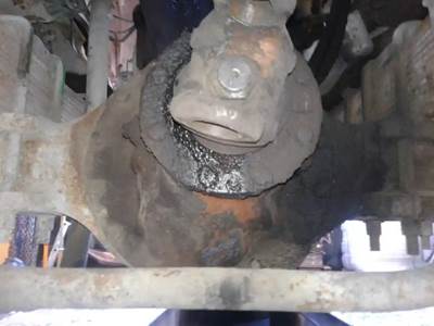 Meritor-Rockwell Rear Differential for a 1974 Mack DMM6856EX