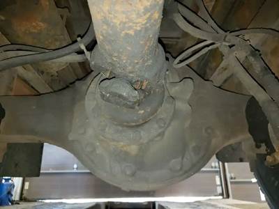 Meritor-Rockwell Rear Differential for a 1999 Ford F-800