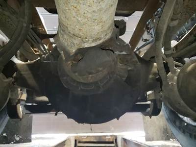 Meritor-Rockwell RSL23180 Rear Differential for a 2001 Volvo VNM