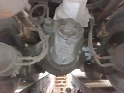 Meritor-Rockwell SQ100 Rear Differential for a 1990 Freightliner CAB OVER