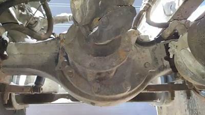 Rockwell RR20145 Rear Differential for a 1999 Volvo VNL64T