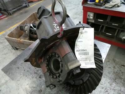 Rockwell RS17145 Rear Differential for a 1989 Ford B700 AUTOBUS