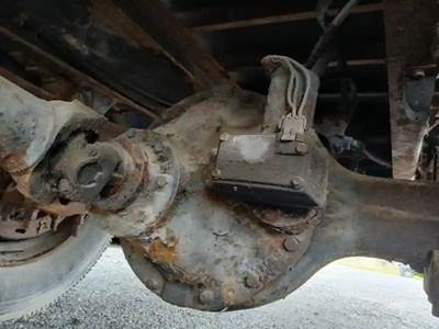 Rockwell RS17220 Rear Differential for a 1986 Ford CF-6000