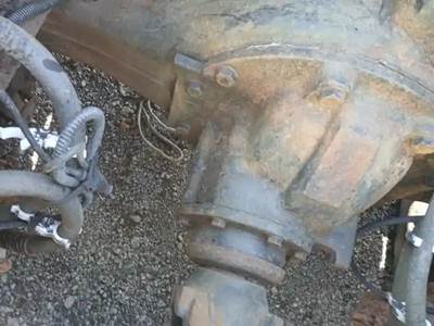 Rockwell RS21145 Rear Differential for a 2000 Volvo VNL64T660