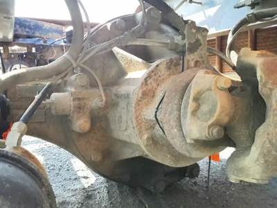 Rockwell RSL23180 Rear Differential for a 1998 Volvo WG42T