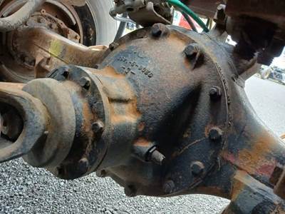Rockwell SHR Rear Differential for a 1987 Ford L-8000