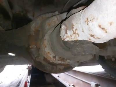 Spicer S135 Rear Differential for a 1995 International 4700 LOW PROFILE