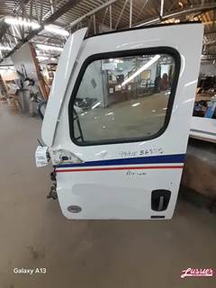 Freightliner CASCADIA PT126064S T Left Door