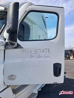 Freightliner CASCADIA PT126064S T Left Door