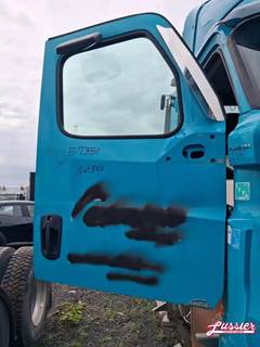 Freightliner CASCADIA PT126064S T Right Door