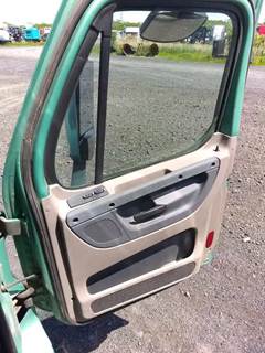 Freightliner Cascadia 125 Right Door for a 2012 Freightliner CASCADIA PX125064S