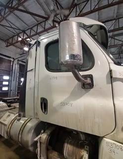 Freightliner Cascadia 125 Right Door for a 2017 Freightliner CASCADIA PX125064S