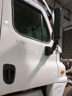 Freightliner Cascadia 125 Right Door for a 2017 Freightliner CASCADIA PX125064S