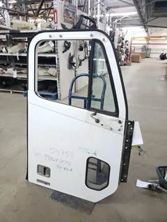 Freightliner Columbia 112 Right Door for a 2007 Freightliner COLUMBIA CL-112