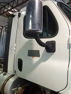 Freightliner Right Door for a 2018 Freightliner CASCADIA PX125064S